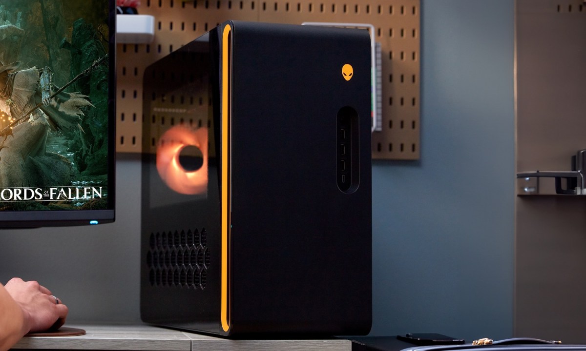 Alienware Aurora R16 sitting on a desk.