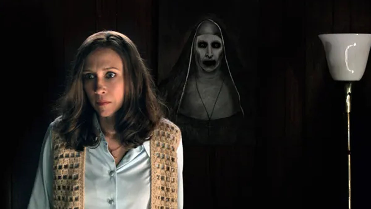 Vera Farmiga and Bonnie Aarons in The Conjuring 2.