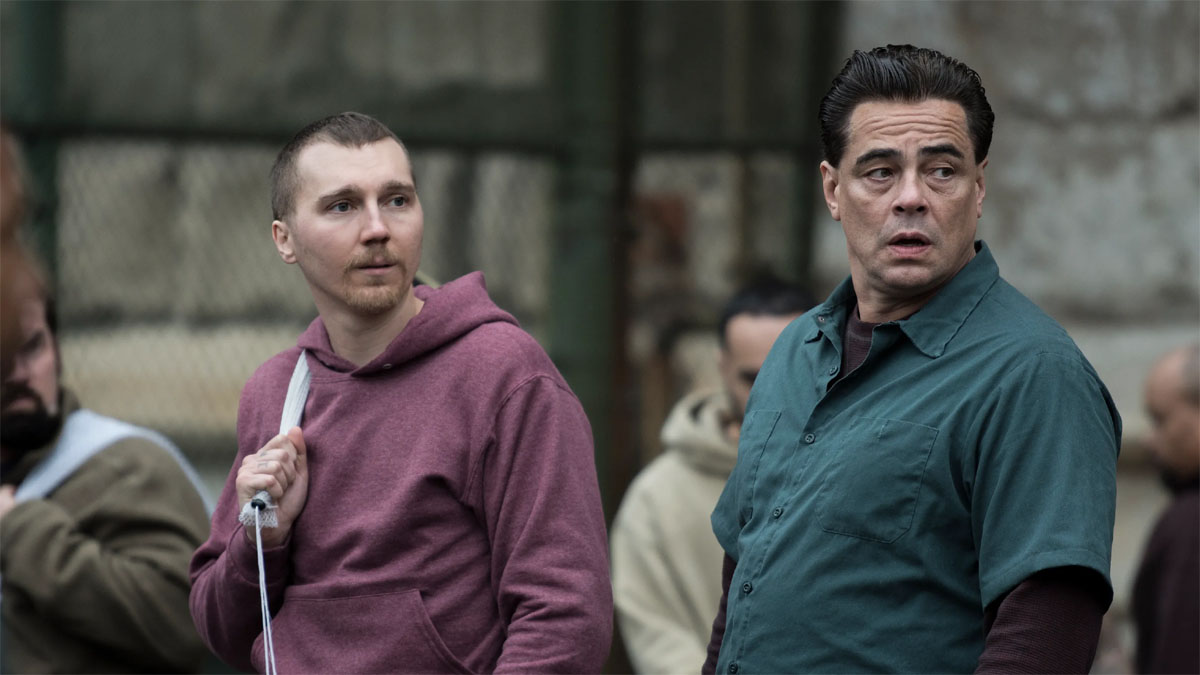 Paul Dano y Benicio del Toro en Fuga en Dannemora.