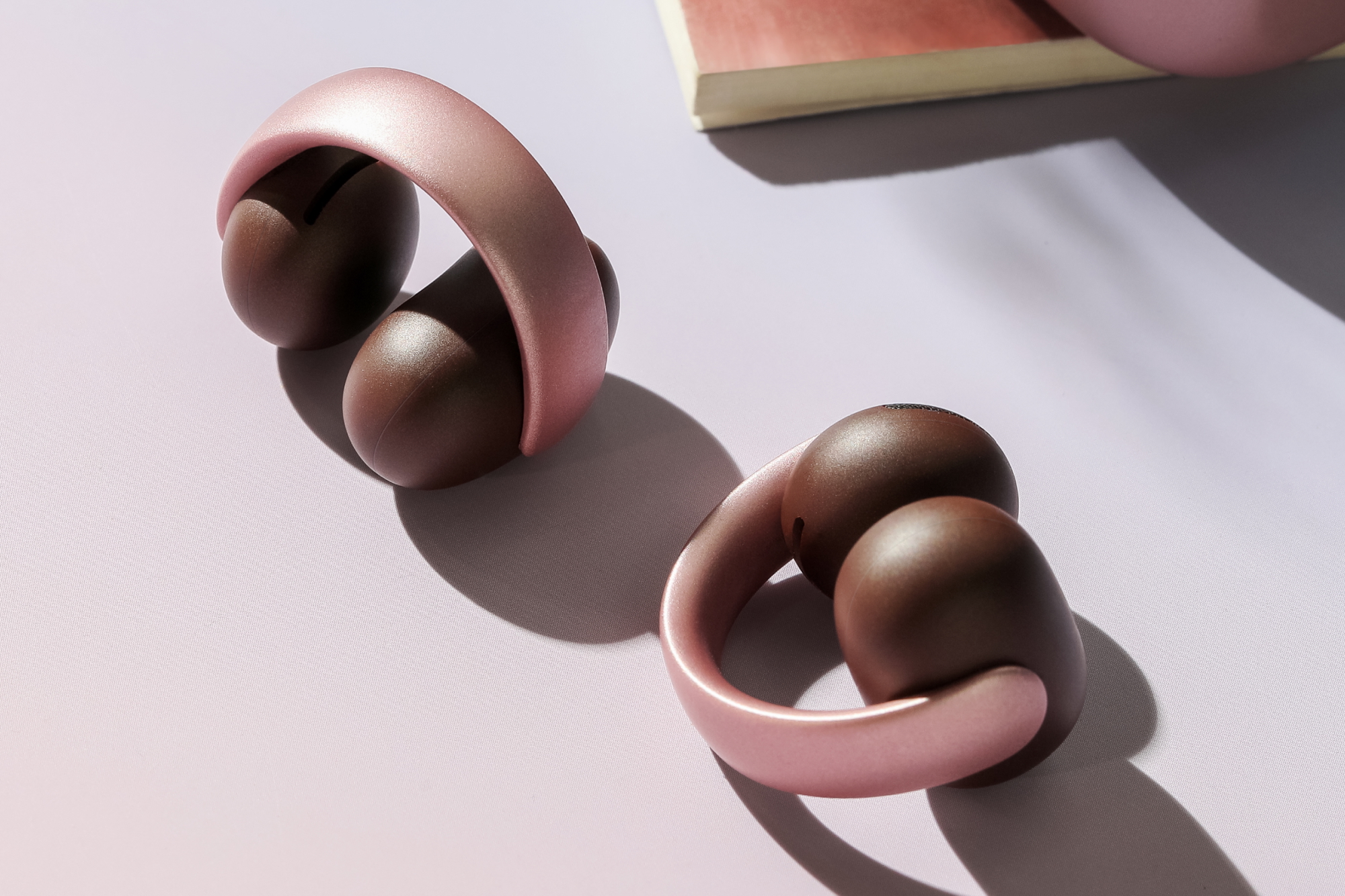 A press image showing the Soundcore AeroClip.