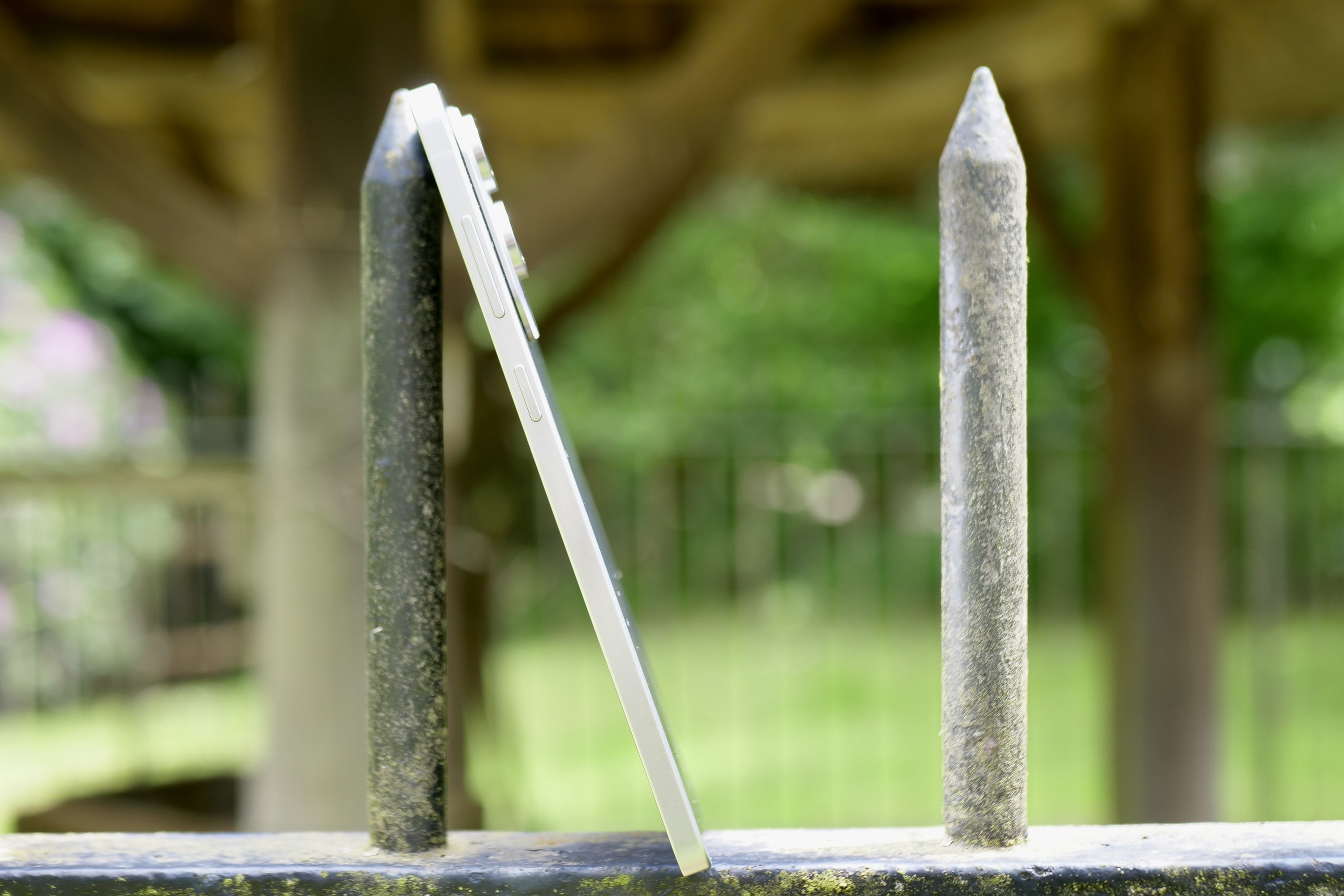The side of the Samsung Galaxy S25 Edge.