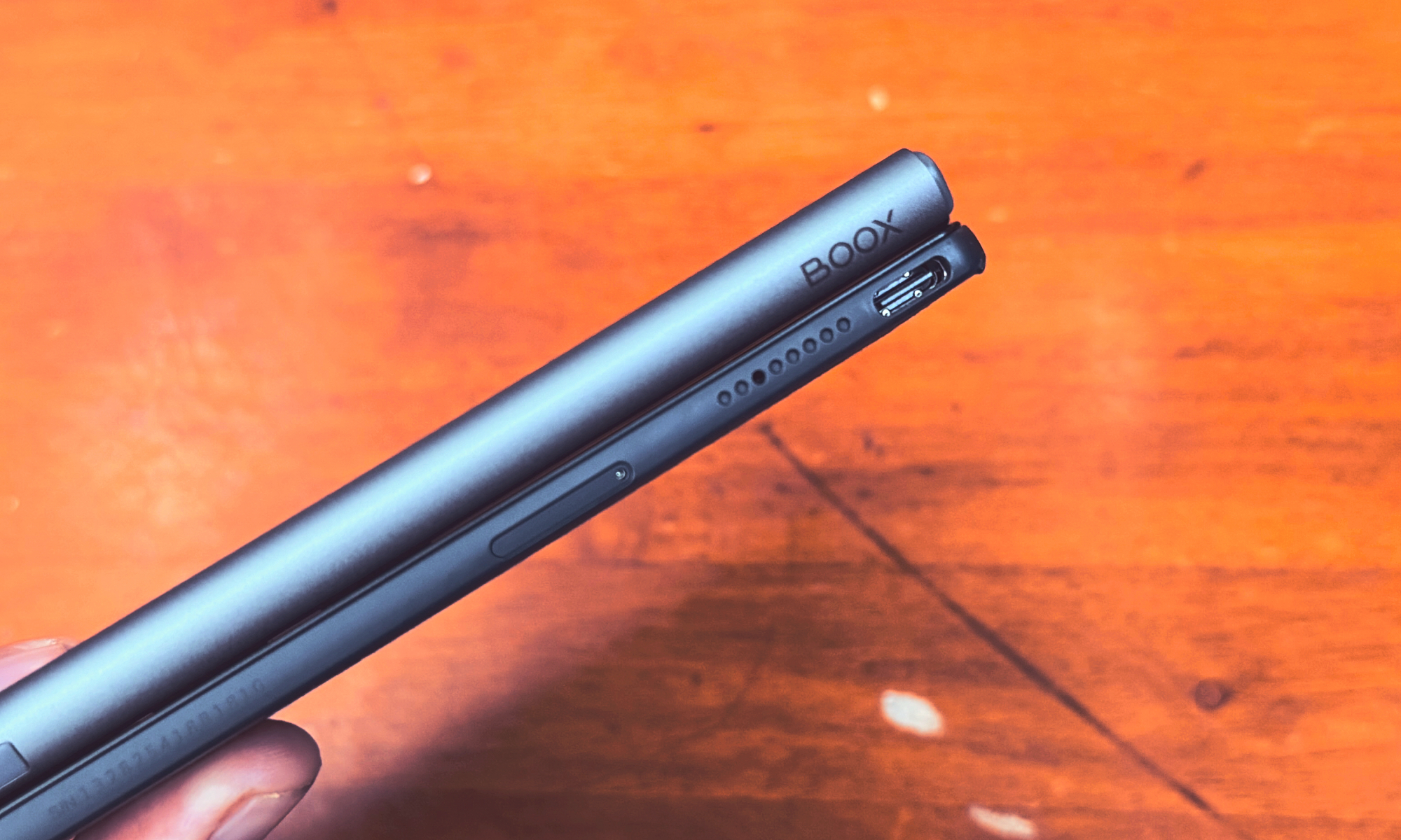 Thinnes of stylus compared with the Boox Go 7 E Ink tablet.