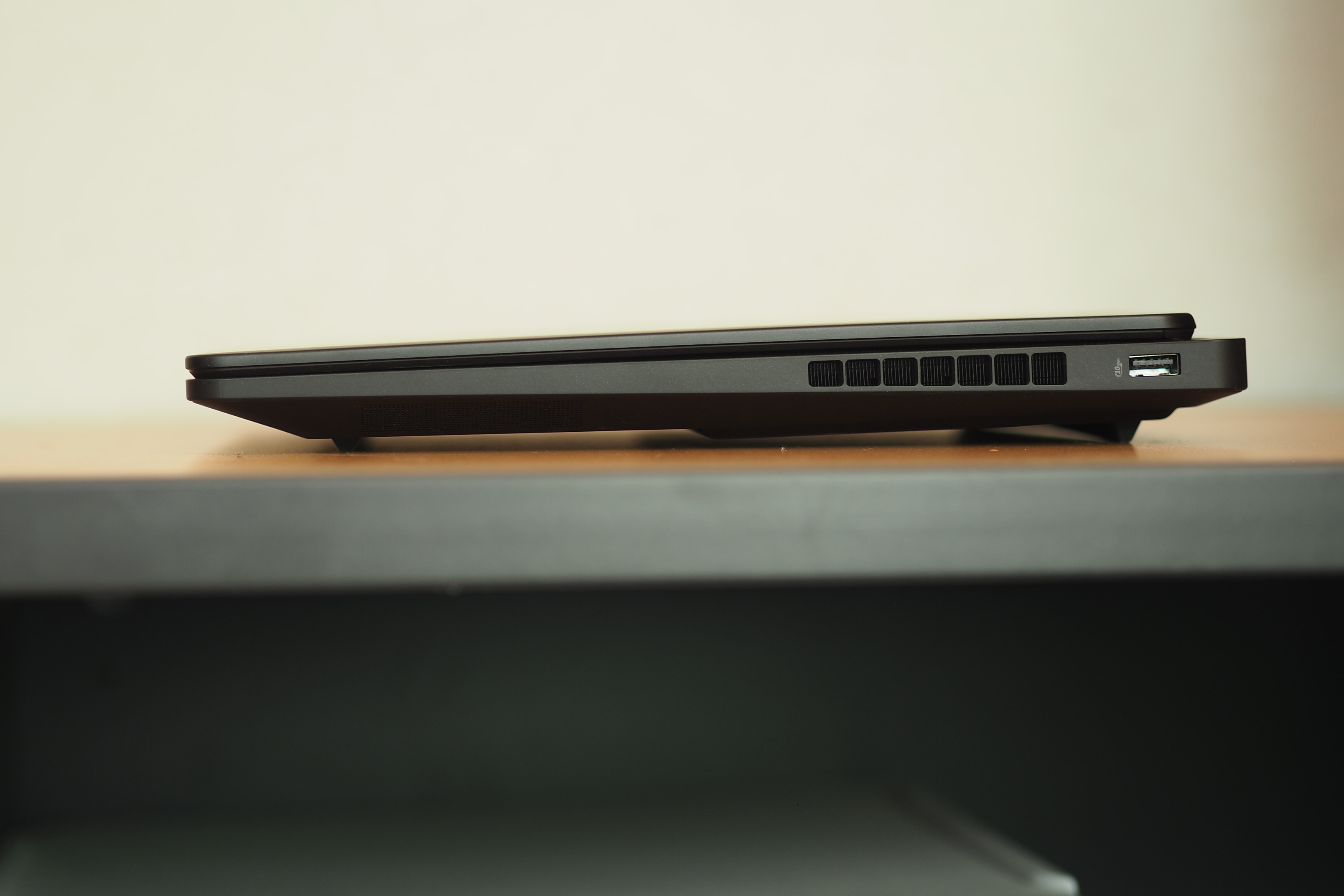 HP OMEN Max 16 right side view showing vents and ports.